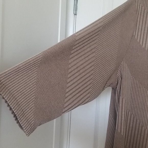 Tan Tank w/ cardigan - Picture 4 of 7